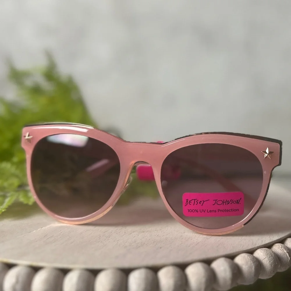 Betsey Johnson-Pink Round Sunglasses